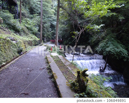 通往殺水瀑布的步道[神奈川縣足柄郡山北町平山]拍攝於2023年8月 106849891
