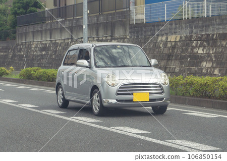 2box light passenger car road driving 2box light passenger car road driving 106850154