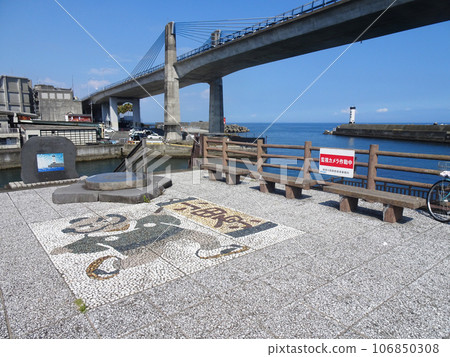 Blue Way Bridge and Chochin Lighthouse (Odawara City, Kanagawa Prefecture) Photographed in July 2023 106850308