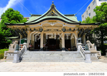 [Osaka Prefecture] Namba Yasaka Shrine (worship hall) on a sunny day 106850388