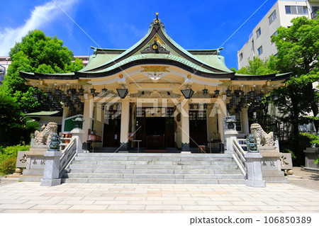 [Osaka Prefecture] Namba Yasaka Shrine (worship hall) on a sunny day 106850389