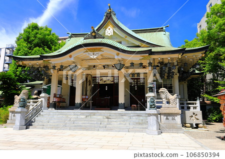 [Osaka Prefecture] Namba Yasaka Shrine (worship hall) on a sunny day 106850394
