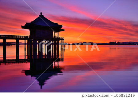 Dawn of the floating place 106851219