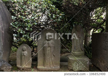 Three old Kannon statues from the Genroku period, Bunkyo Ward, Otsuka, Hondenji Temple Three old Kannon statues from the Genroku period, Bunkyo Ward, Otsuka, Hondenji Temple 106852400