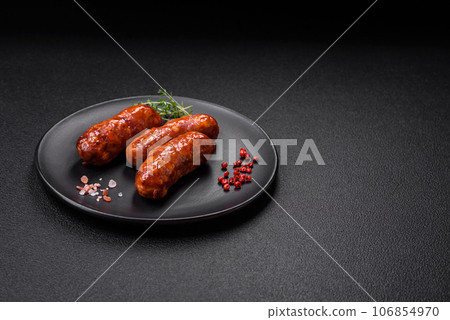 Delicious grilled chicken or pork sausages with salt, spices and herbs 106854970