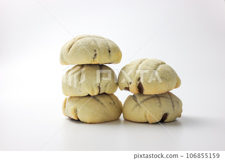 白色背景上的瓜麵包 白色背景上的瓜麵包 106855159