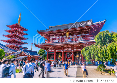 Japan's Tokyo cityscape Sensoji Temple is crowded with foreign tourists under clear blue skies... = August 29th Japan's Tokyo cityscape Sensoji Temple is crowded with foreign tourists under clear blue skies... = August 29th 106855878