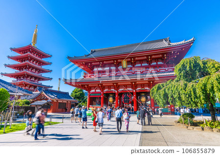 Japan's Tokyo cityscape Sensoji Temple is crowded with foreign tourists under clear blue skies... = August 29th Japan's Tokyo cityscape Sensoji Temple is crowded with foreign tourists under clear blue skies... = August 29th 106855879