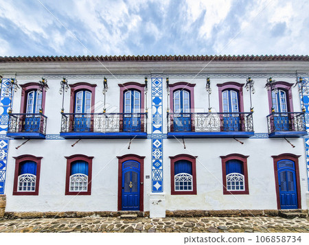 Streets and houses of historical center in Paraty, Rio de Janeiro, Brazil. 106858734
