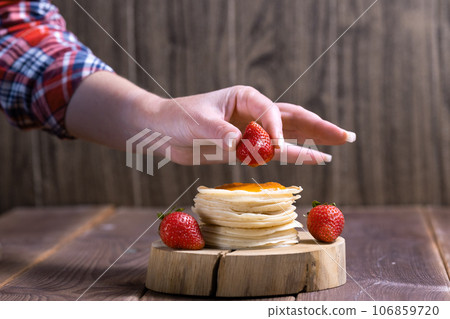 Stack of freshly prepared traditional pancakes with strawberries 106859720