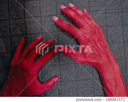 Horror: Bloodstained hands 106861571
