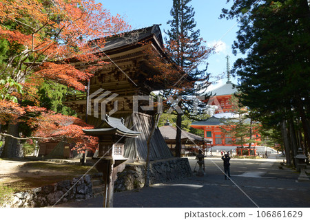 Koyasan Kongobuji Temple bell tower and main pagoda Koya Town, Wakayama Prefecture 106861629