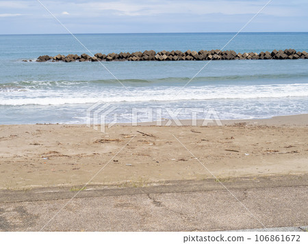 濱名洲公園海水浴場（美松海水浴場東側）和若狹灣的風景。福井縣大井郡高濱町。 106861672