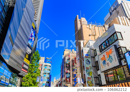 東京新宿區歌舞伎町的城市景觀 106862212