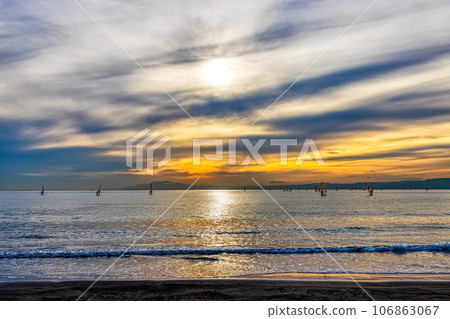 (Kanagawa Prefecture - Landscape) Sunset view from Zaimokuza coast 4 106863067