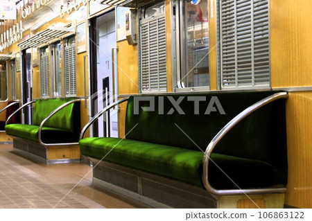 [Hankyu] Inside the 5300 series (Osaka Metro Sakaisuji Line: Tengachaya Station) 106863122