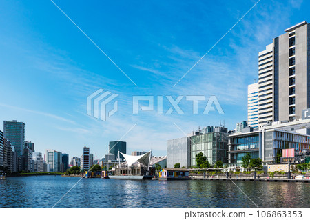 (Tokyo - Urban landscape) Early summer scenery around Tennoz 1 106863353