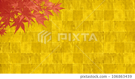 A Rinpa-style gold folding screen that shows off the changing colors of the maple trees 106863439