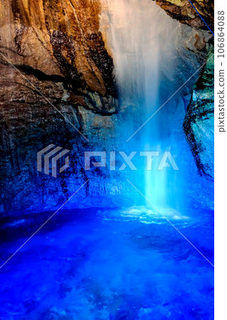 Amanoiwato waterfall and waterfall basin (vertical) 106864088