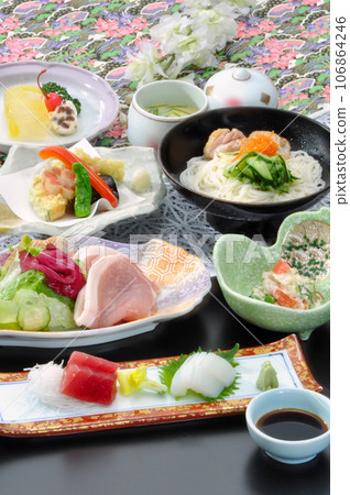 Creative Kaiseki Japanese cuisine 106864246