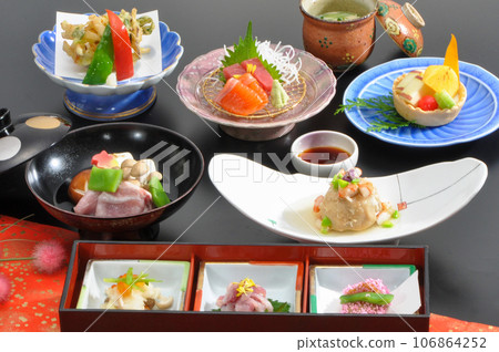 Creative Kaiseki Japanese cuisine 106864252