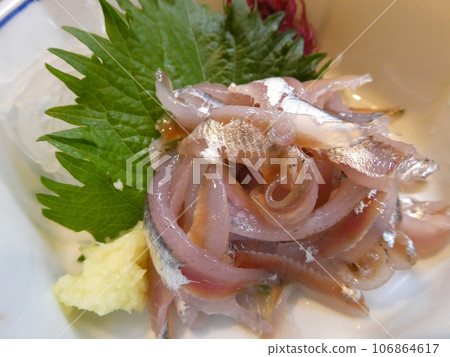 A specialty of the Seto Inland Sea and Hiroshima with a clear taste. Small sardine sashimi photo A specialty of the Seto Inland Sea and Hiroshima with a clear taste. Small sardine sashimi photo 106864617