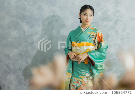 Woman in long-sleeved kimono 106864771