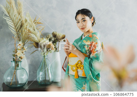 Woman in long-sleeved kimono 106864775