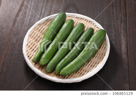 Cucumber 106865129