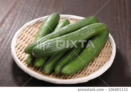 Cucumber 106865132