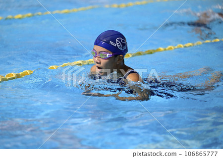 Swimming competition 106865777