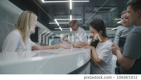 Family with little child make appointment with doctor in clinic 106865832