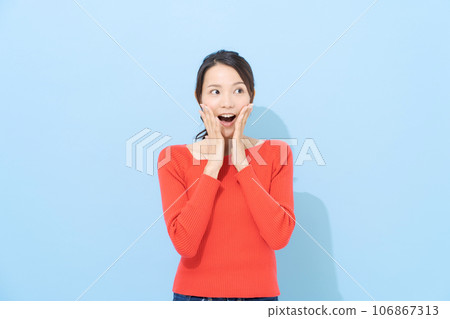 一位女士表情驚訝的照片 一位女士表情驚訝的照片 106867313