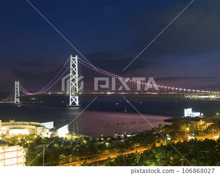 Illuminated Akashi Kaikyo Bridge / Akashi Kaikyo Bridge, Japan 106868027