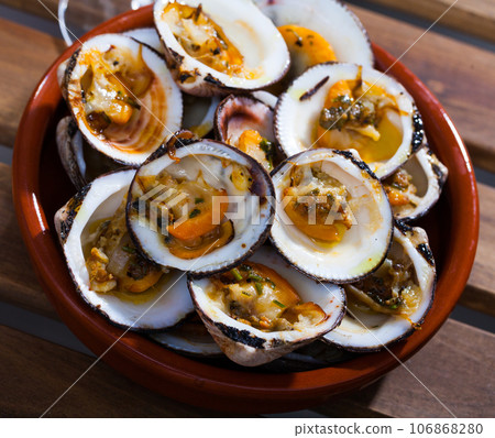 Deliciously seafood with baked in oven open seashell at plate on table 106868280