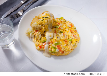 Omelet with cauliflower 106868310