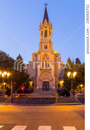 Evening view at Esglesia Major tower in Barcelona 106868702