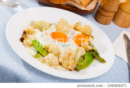 Fried eggs with boiled cauliflower Fried eggs with boiled cauliflower 106868871