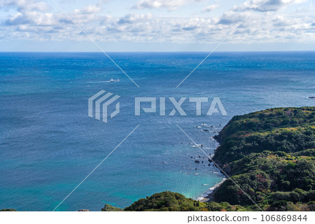 Beautiful coastal scenery along Toba Pearl Road 106869844