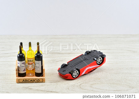 Image of drunk driving accident Image of drunk driving accident 106871071