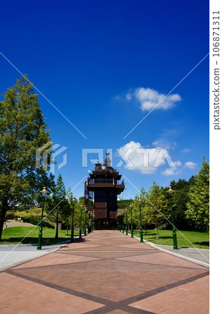 陽光明媚的日子在吉卜力公園漫步 陽光明媚的日子在吉卜力公園漫步 106871311