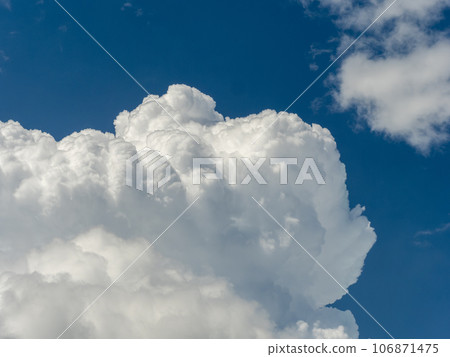 夏天藍天和積雨雲 夏天藍天和積雨雲 106871475