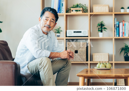 senior man in the living room senior man in the living room 106871800
