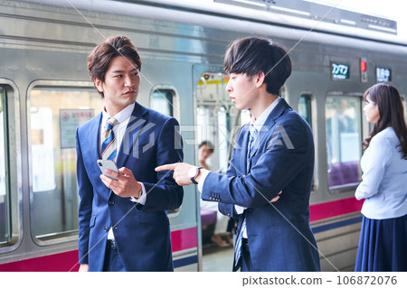 A man and a woman waiting for a train on the platform. Photo provided by Keio Electric Railway Co., Ltd. A man and a woman waiting for a train on the platform. Photo provided by Keio Electric Railway Co., Ltd. 106872076