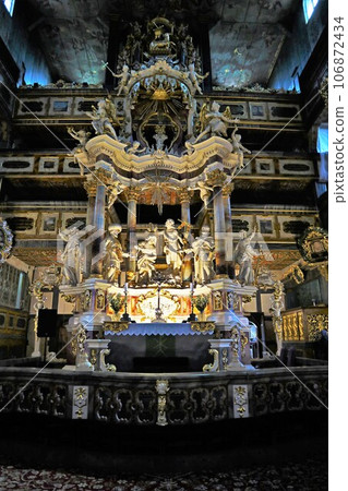 Altar, Church of Peace in Swidnica, Poland 106872434