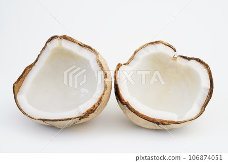 從越南白色背景切出的椰子果 從越南白色背景切出的椰子果 106874051