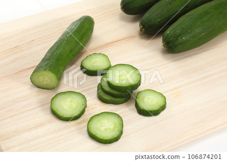 cucumber cut image 106874201