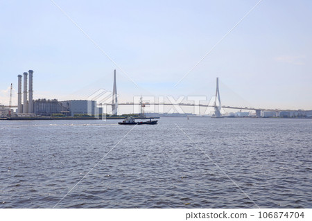Tsurumi Tsubasabashi Bridge seen from Kaishibaura Station 106874704