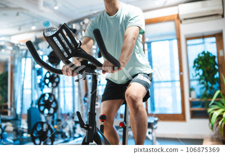 Men who play sports Men who play sports 106875369
