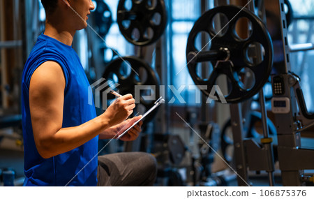 Men who play sports 106875376